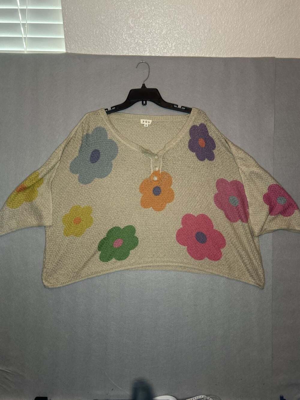 POL Groovy For You V-Neck Flower Print Top In Ivory Size S